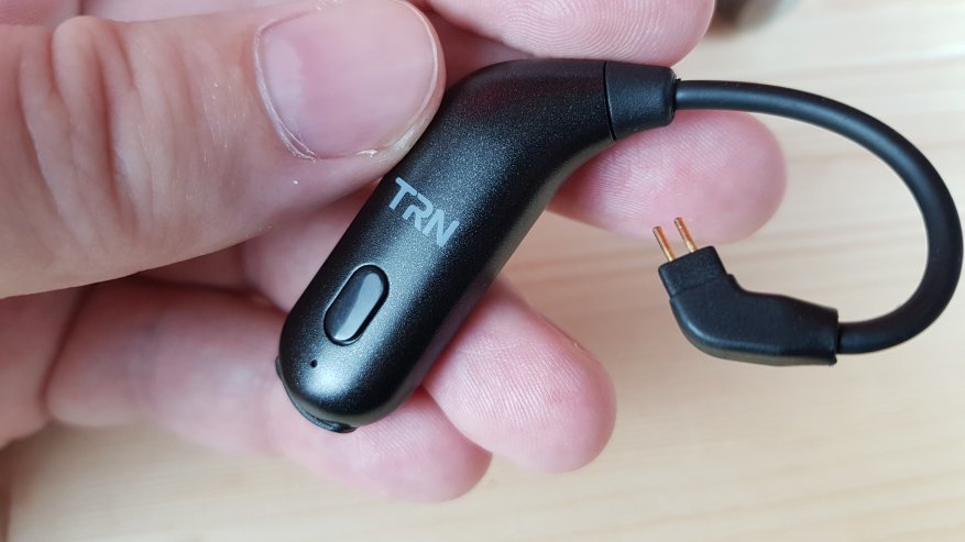 TRN BT20S: Được làm bằng tai nghe Bluetooth có dây 10