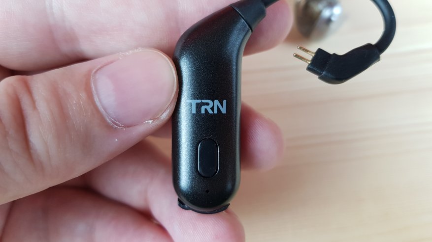TRN BT20S: Được sản xuất với 11 tai nghe Bluetooth có dây