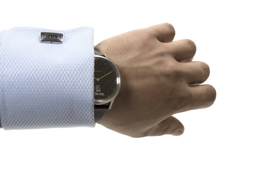 garmin vivomove HR на руке