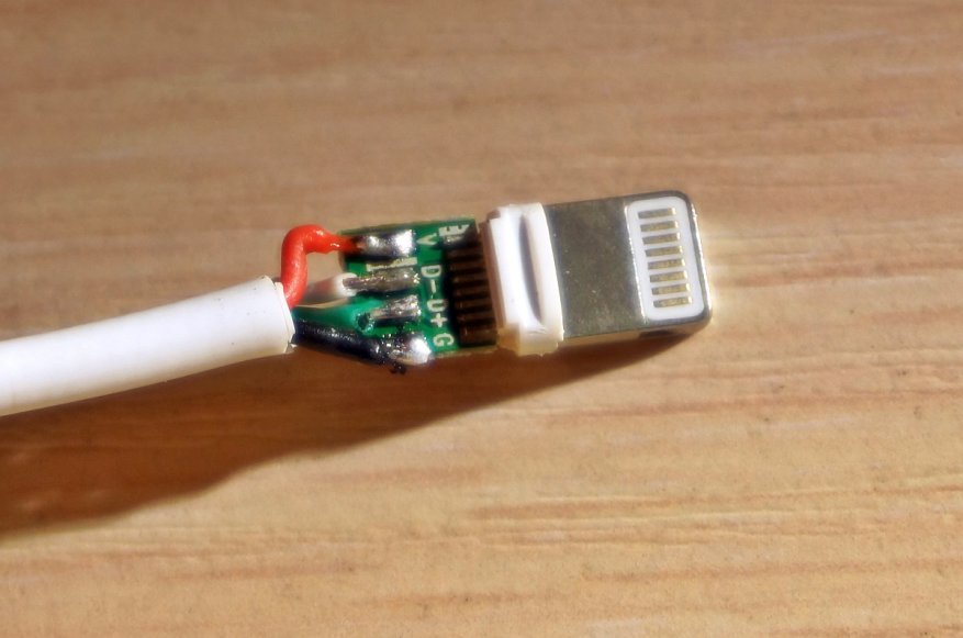 Ganti konektor pada kabel Lightning untuk peralatan Apple 16