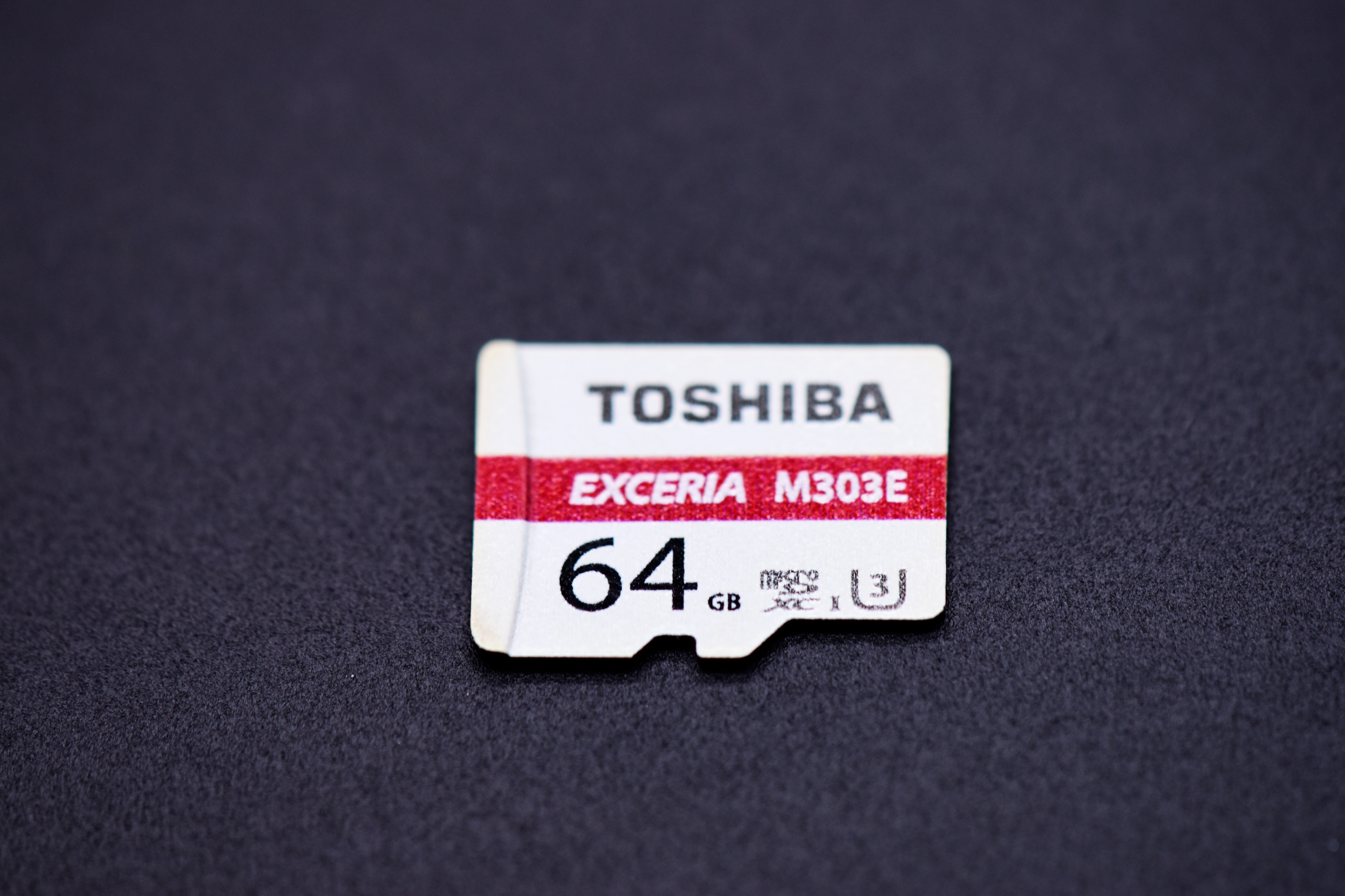 بطاقة Toshiba microSDXC UHS-I 64 جيجابايت M303E: بطاقة ذاكرة سريعة جدًا 1