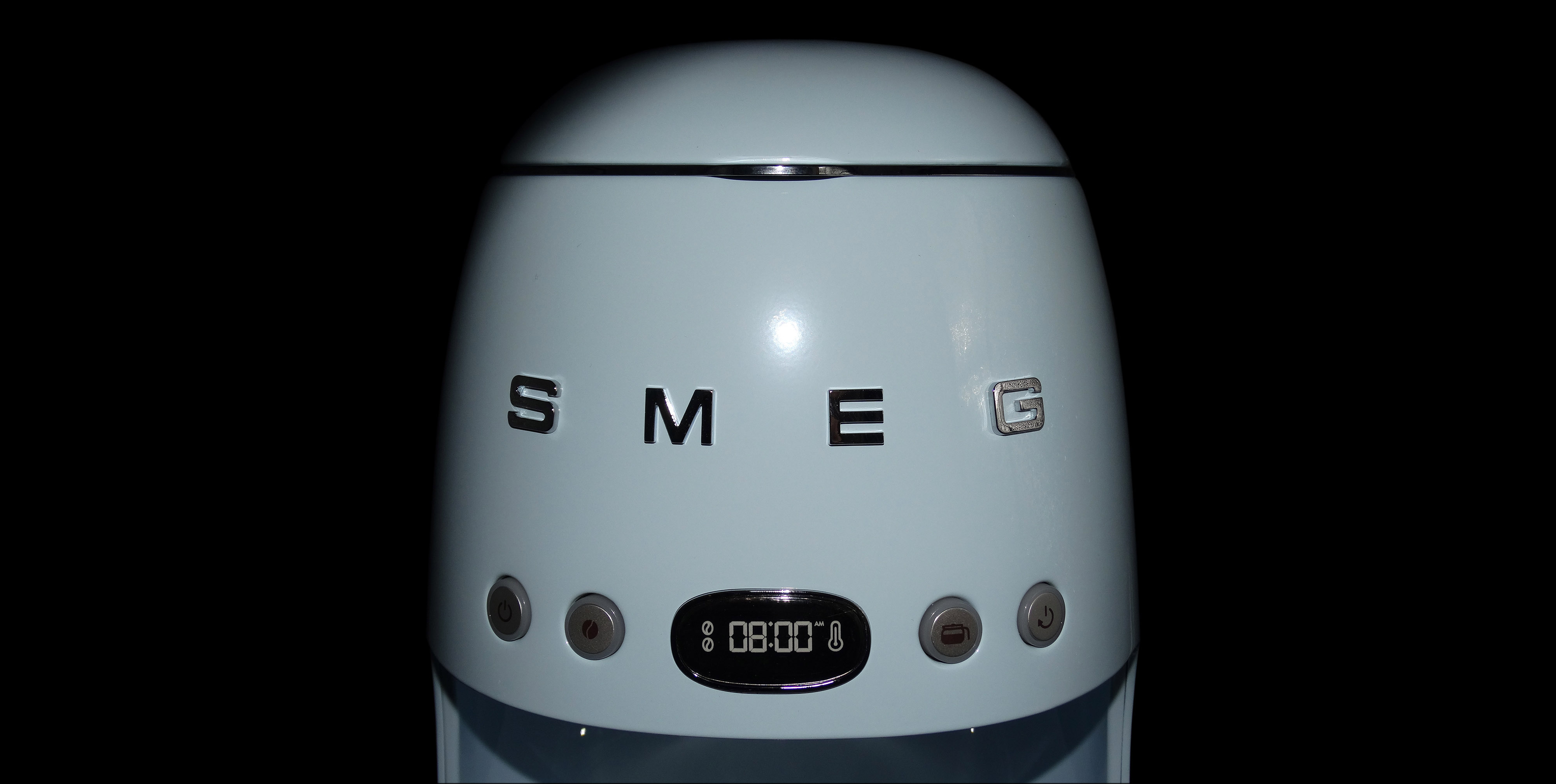 نحن نصنع القهوة بشكل جميل قدر الإمكان: نظرة عامة على آلة صنع القهوة بالتنقيط Smeg DCF02PBEU المتميزة 2