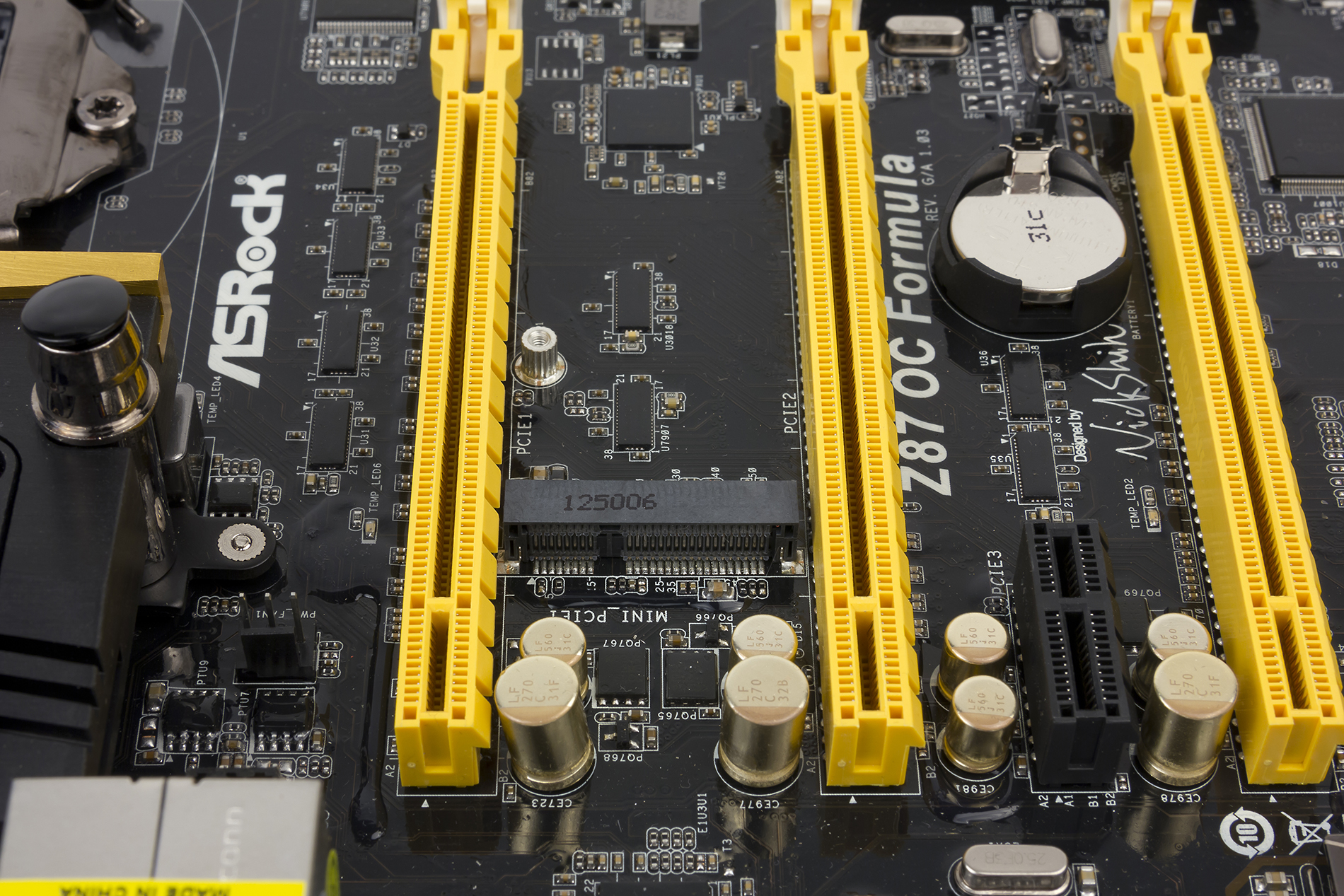 Psi платы. Слоты расширения PCI-Express x16. Разъем PCI Express x16 на материнской. Материнская плата слот PCI Express. Слот PCI Express x16.