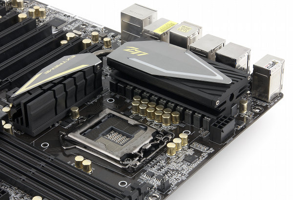 Процессорный сокет материнской платы ASRock Z77 Extreme9