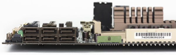 Разъемы SATA материнской платы ASUS Gryphon Z87