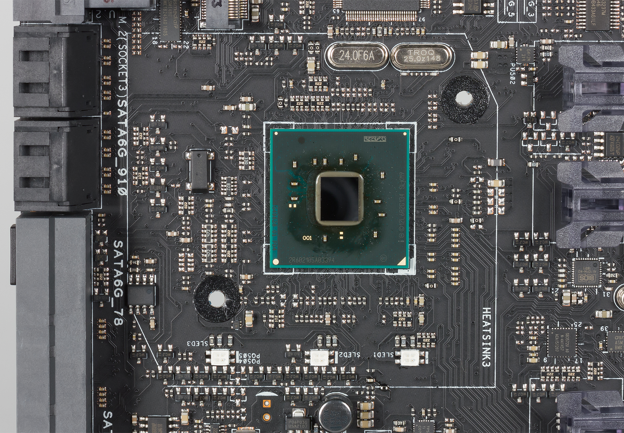 видеокарта для ноутбука. слот pci e на видеокарте 2070. крепление видеокарты на материнке. не работает слот видеокарты. старый слот для видеокарты.