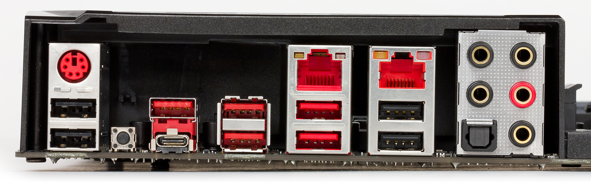 Жёлтый USB разъём на задней панели материнской платы. Интерфейсы задней панели современного ПК. Материнская плата MSI x670. Шкаф с розетками EC-MSI-x5de495.