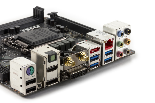 Внешний вид материнской платы MSI Z87I Gaming AC