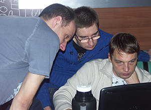 представители команды СитиГид просматривают результаты тестирования