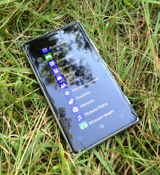 Экран Nokia Lumia 925 при ярком солнечном свете