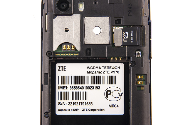 Обзор ZTE V970. Слоты SIM-карты, карты памяти и разъем батареи коммуникатора