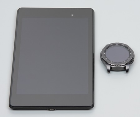 Обзор умных часов Samsung Gear S3. Тестирование дисплея