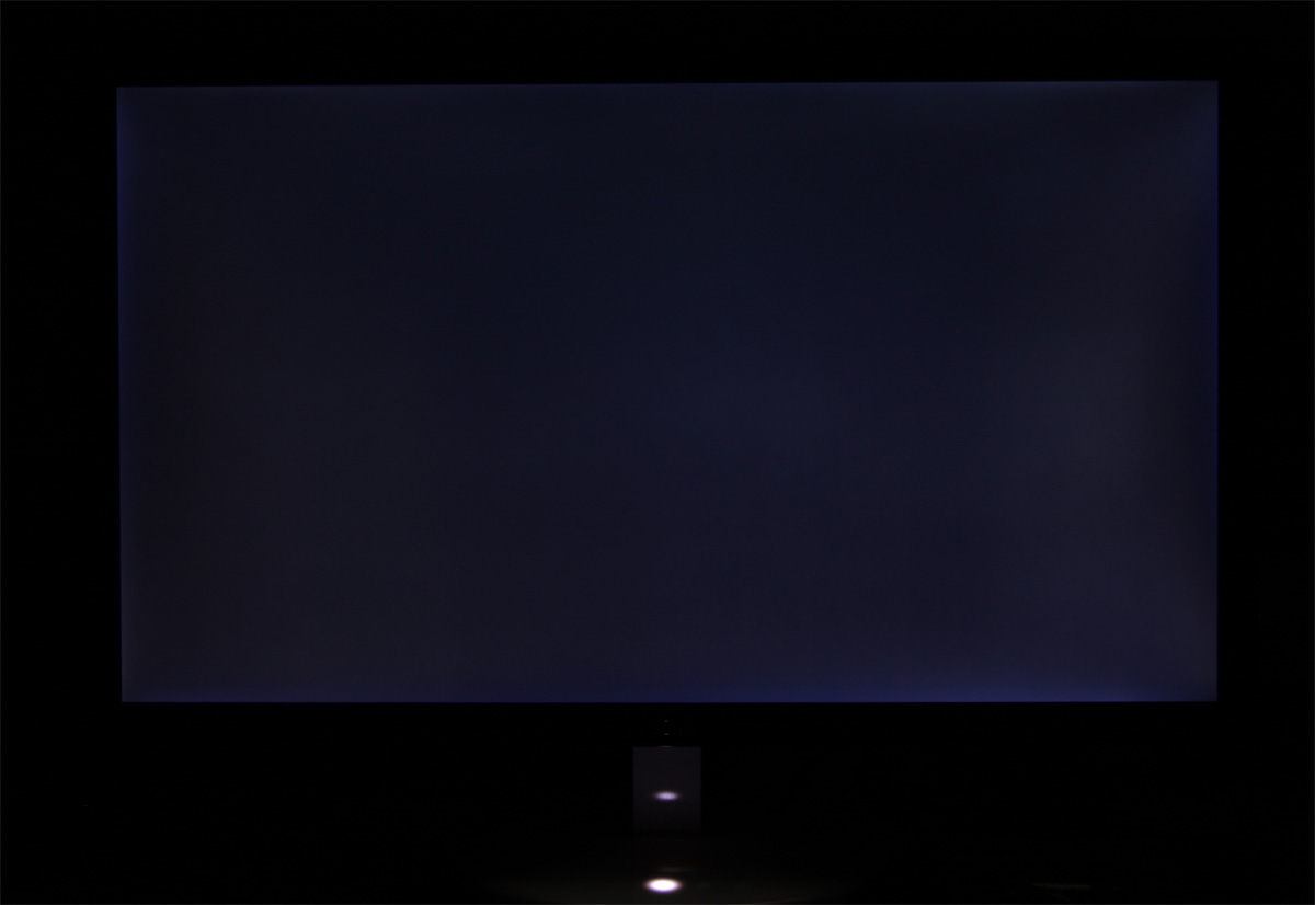 Телевизор экран стал черный. Телевизор сони чёрный экран. Неравномерная подсветка монитора. Телевизор на черном фоне. Черный экран монитора.
