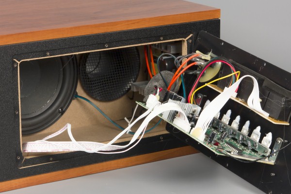 Сабвуфер Sven IHOO T100U: вид изнутри