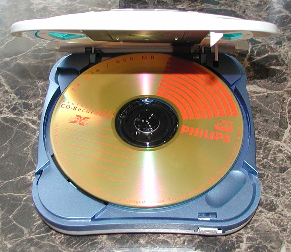 Сд звуки. Compact Disc (CD). Проигрыватель компакт-дисков. CD DVD проигрыватель. Компактный проигрыватель компакт дисков.