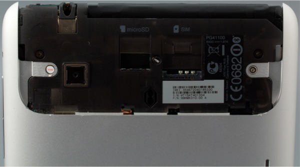 Слоты для карт microSD и SIM в планшете HTC Flyer