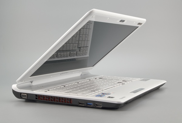Ноутбук Toshiba Qosmio F750 с 3D-экраном