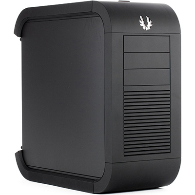 Вид три четверти корпуса Bitfenix Survivor