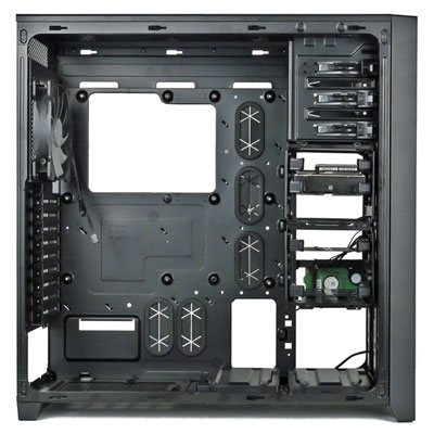 Вариант расположения корзин для HDD/SSD