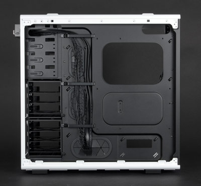 Corsair Vengeance C70: Вид на шасси справа