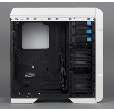 Корпус Thermaltake Chaser A31 Snow Edition, Вид с открытой левой дверцей
