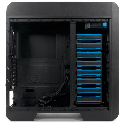 Корпус Thermaltake Core V71, вид на шасси слева
