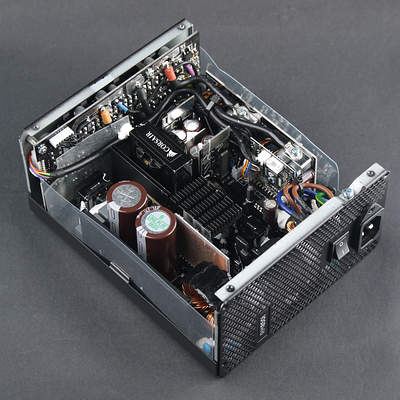 Вид платы блока питания Corsair RM850i