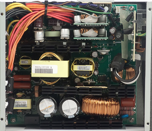 Вид платы блока питания Enermax Revolution87+ 750W (ERV750AWT-G)