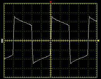 форма сигнала ИБП Krauler Gyper GPR-850 при работе на нагрузку 500 Вт (батарея почти разряжена)