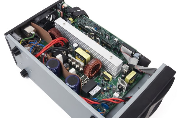 внутреннее устройство ИБП PowerCom VGS-1000XL