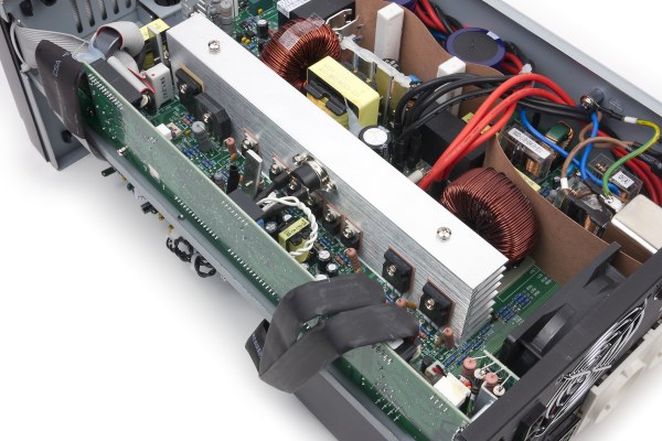 внутреннее устройство ИБП PowerCom VGS-1000XL