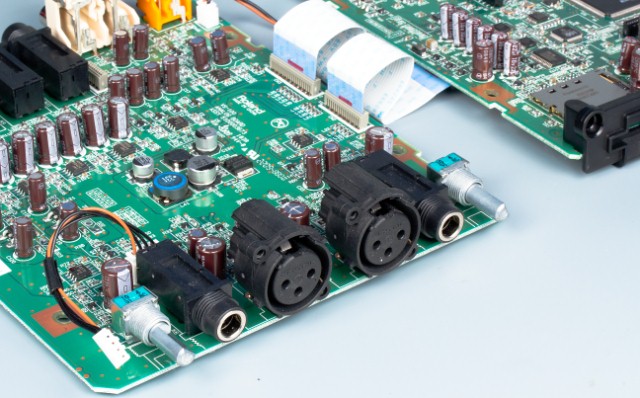 ���������� ������ Roland V-Studio 100