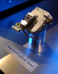 Toshiba сообщила некоторые детали технологии создания и чтения дисков с помощью «синих» лазеров