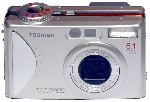 Фото с презентации Toshiba в Москве: новая 5,1-Мп цифровая камера PDR-5300