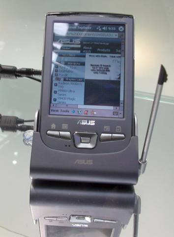CeBIT 2004: стенд компании ASUS, карманные ПК и мобильные телефоны