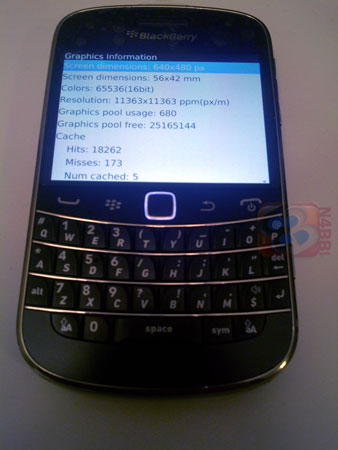 Фото смартфона BlackBerry Bold Touch