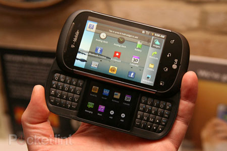 LG оснастила смартфон под управлением Android двумя сенсорными дисплеями и клавиатурой QWERTY