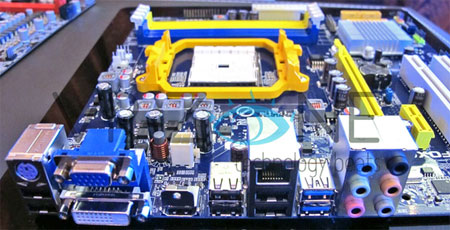 Материнская плата Foxconn типоразмера Micro ATX на чипсете AMD A75
