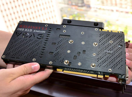 Появились снимки 3D-карты EVGA GeForce GTX 680 Classified