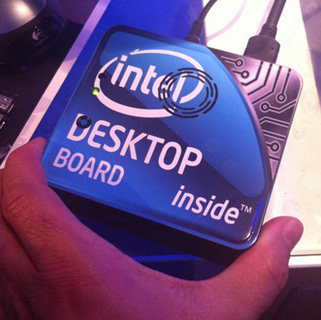 Мини-компьютер Intel NUC на плате размерами 10х10 см оснащен интерфейсами Thunderbolt и USB 3.0