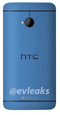 Смартфон HTC One синего цвета 