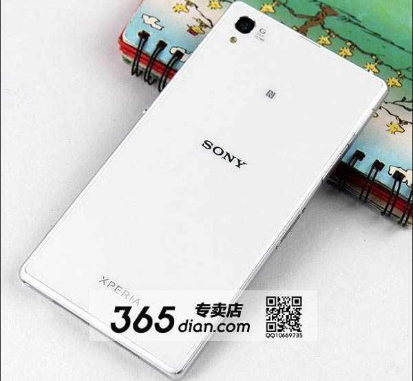 Появились фотографии смартфона Sony Xperia Z1, на которых устройство можно хорошо разглядеть