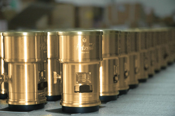 Lomography предлагает объектив Петцваля в вариантах для камер Canon и Nikon