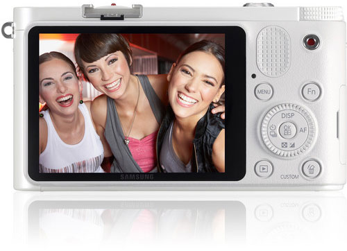 Представлена беззеркальная камера Samsung NX1100 формата APS-C