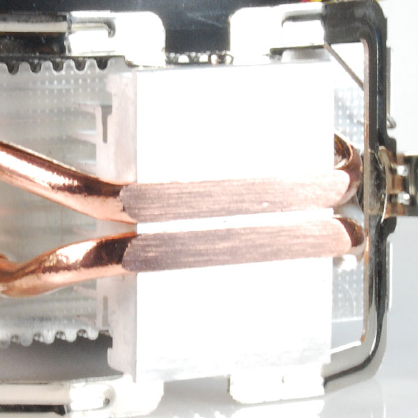 Конструкция охладителя Evercool HPR 9225EA включает две тепловые трубки, рассчитанные на непосредственный контакт с процессором