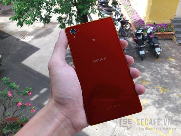 Данных о том, когда и на каких рынках будет представлен красный смартфон Sony Xperia Z1, пока нет