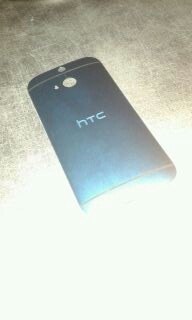 В Сети появились фотографии смартфона под кодовым названием HTC M8
