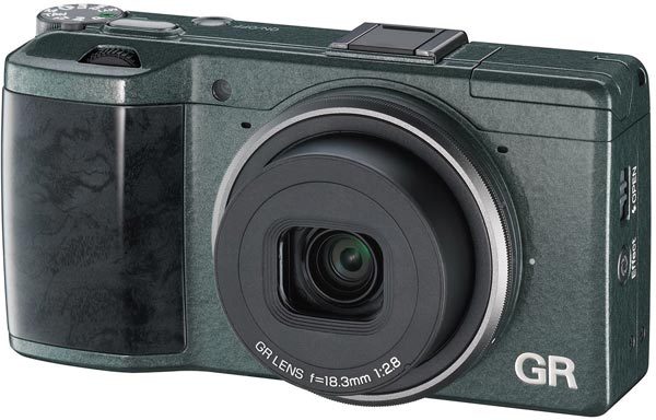 Камера Ricoh GR Limited Edition комплектуется фирменными аксессуарами
