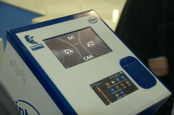 Прототип бортовой информационно-развлекательной системы для магистральных автомобилей KAMAZ-5490 построен на процессоре Intel Atom 