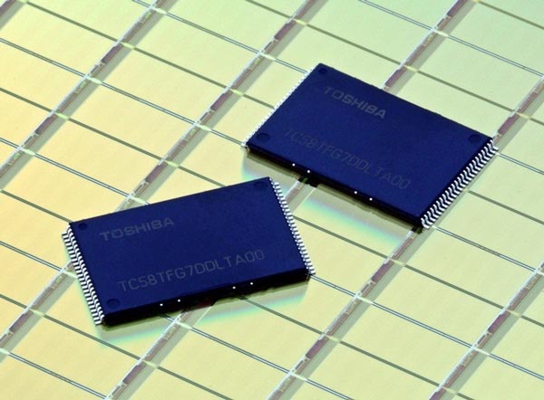 Toshiba вот-вот начнет выпуск 15-нанометровых чипов флэш-памяти типа MLC NAND плотностью 128 Гбит